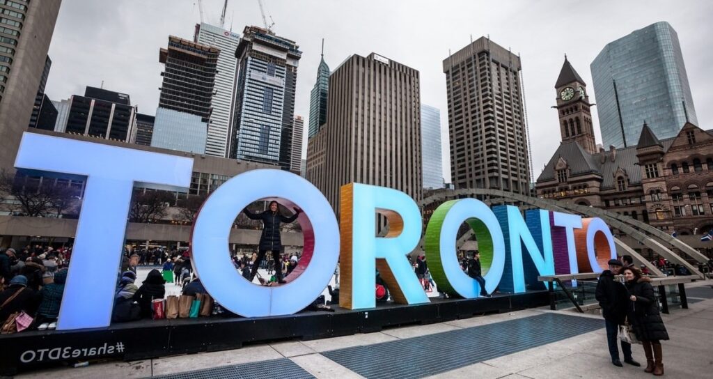 Toronto { Best Places to visit in Canada }